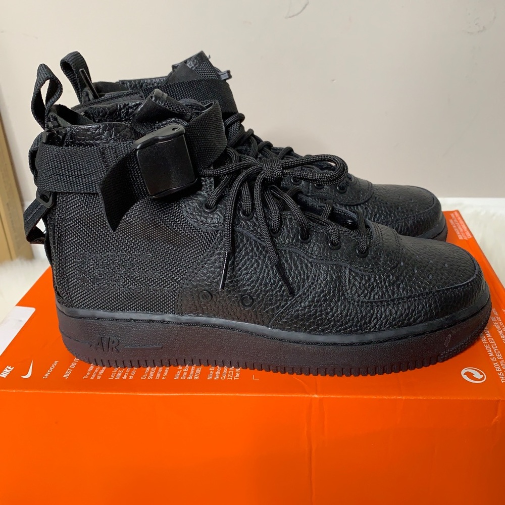 Nike SF Air Force 1 Mid Youth Size 6.5 Excellent